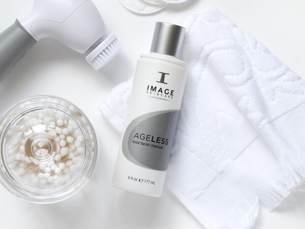 AGELESS - Total Facial Cleanser - Afbeelding 2